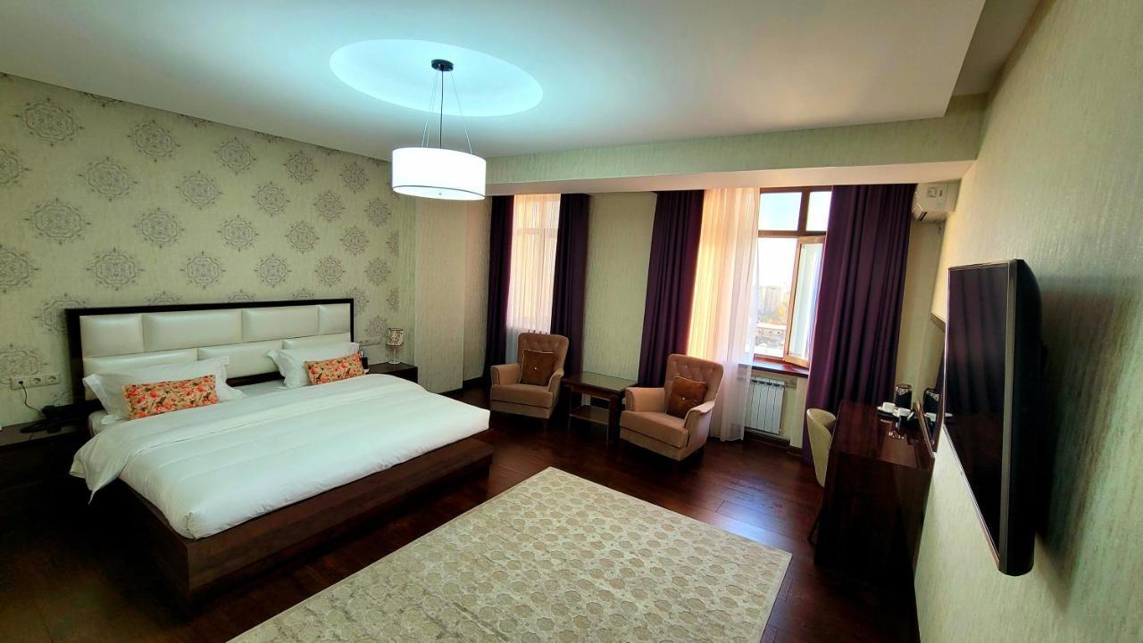 Hotel Ayni Dusjanbe Eksteriør bilde